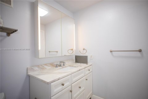 Condo in Weston, Florida, 2 bedrooms  № 1971396 - photo 29
