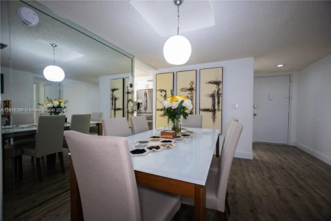Condo in Weston, Florida, 2 bedrooms  № 1971396 - photo 13