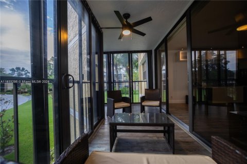 Condo in Weston, Florida, 2 bedrooms  № 1971396 - photo 9