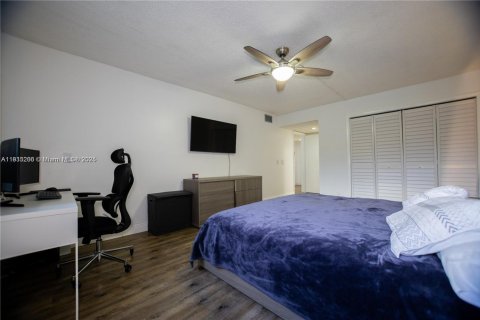 Condo in Weston, Florida, 2 bedrooms  № 1971396 - photo 25