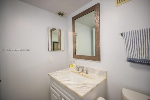 Condo in Weston, Florida, 2 bedrooms  № 1971396 - photo 23
