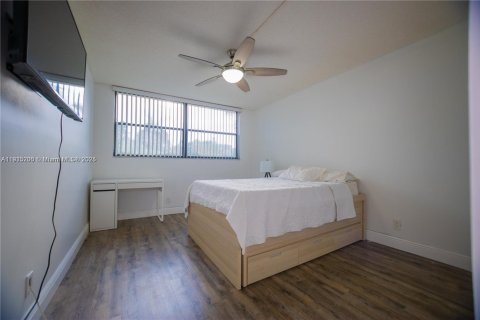 Condo in Weston, Florida, 2 bedrooms  № 1971396 - photo 18