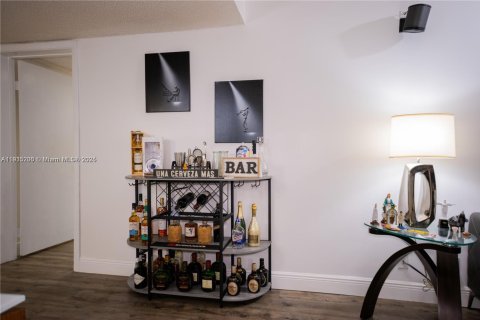 Condo in Weston, Florida, 2 bedrooms  № 1971396 - photo 16