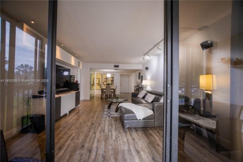 Condo in Weston, Florida, 2 bedrooms  № 1971396 - photo 6