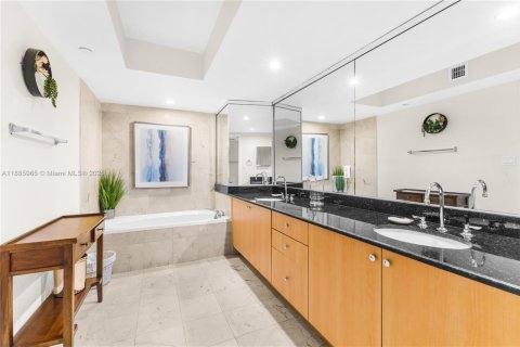 Купить кондоминиум в Майами-Бич, Флорида 2 спальни, 113.15м2, № 2015017 - фото 26