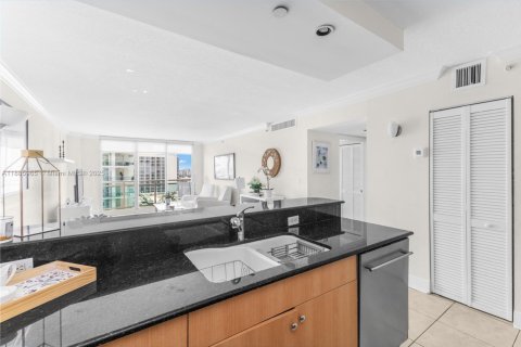 Купить кондоминиум в Майами-Бич, Флорида 2 спальни, 113.15м2, № 2015017 - фото 11