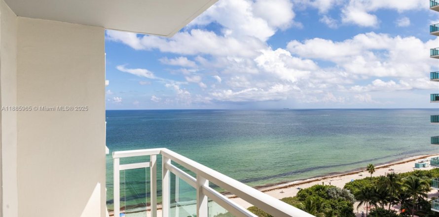 Кондоминиум с 2 спальнями в Майами-Бич, Флорида № 2015017