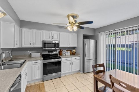 Condo in Altamonte Springs, Florida, 4 bedrooms  № 2385878 - photo 4