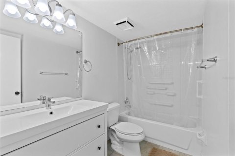 Condo in Altamonte Springs, Florida, 4 bedrooms  № 2385878 - photo 11