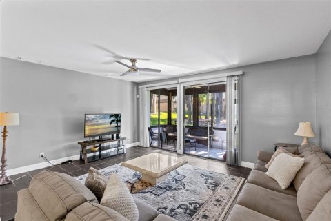 Condo in Altamonte Springs, Florida, 4 bedrooms  № 2385878 - photo 9