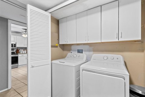Condo in Altamonte Springs, Florida, 4 bedrooms  № 2385878 - photo 15