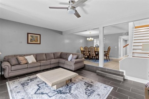Condo in Altamonte Springs, Florida, 4 bedrooms  № 2385878 - photo 10