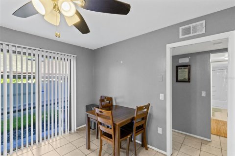 Condo in Altamonte Springs, Florida, 4 bedrooms  № 2385878 - photo 6