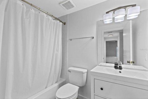 Condo in Altamonte Springs, Florida, 4 bedrooms  № 2385878 - photo 25