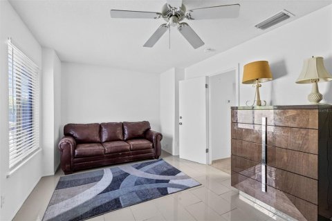 Condo in Altamonte Springs, Florida, 4 bedrooms  № 2385878 - photo 21