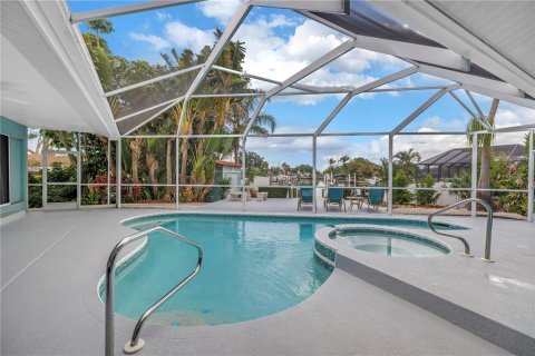 House in Palmetto, Florida 3 bedrooms, 245.73 sq.m. № 2203718 - photo 5