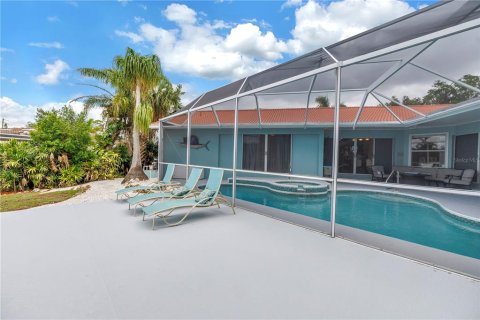 House in Palmetto, Florida 3 bedrooms, 245.73 sq.m. № 2203718 - photo 15
