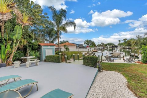 House in Palmetto, Florida 3 bedrooms, 245.73 sq.m. № 2203718 - photo 13