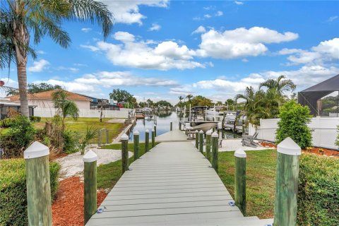 House in Palmetto, Florida 3 bedrooms, 245.73 sq.m. № 2203718 - photo 18