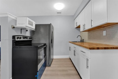 Villa ou maison à louer à Fort Lauderdale, Floride: 2 chambres, 157.19 m2 № 1985202 - photo 3