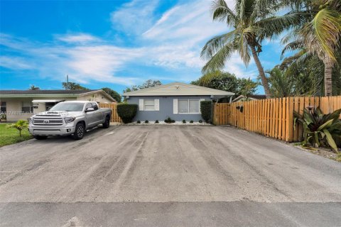 Villa ou maison à louer à Fort Lauderdale, Floride: 2 chambres, 157.19 m2 № 1985202 - photo 1