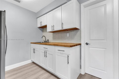 Villa ou maison à louer à Fort Lauderdale, Floride: 2 chambres, 157.19 m2 № 1985202 - photo 4