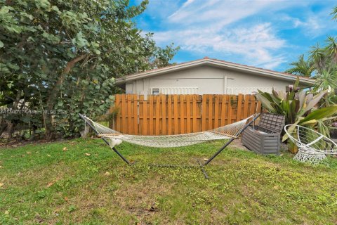 Villa ou maison à louer à Fort Lauderdale, Floride: 2 chambres, 157.19 m2 № 1985202 - photo 22