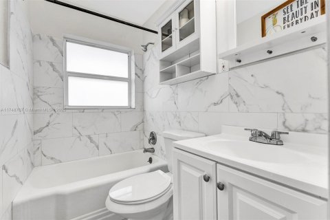 Villa ou maison à louer à Fort Lauderdale, Floride: 2 chambres, 157.19 m2 № 1985202 - photo 12