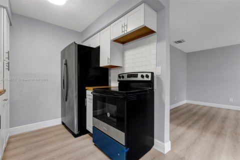 Villa ou maison à louer à Fort Lauderdale, Floride: 2 chambres, 157.19 m2 № 1985202 - photo 18