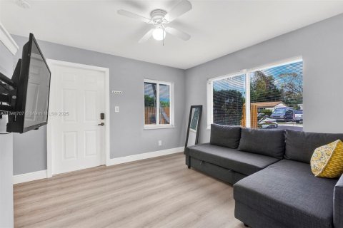 Villa ou maison à louer à Fort Lauderdale, Floride: 2 chambres, 157.19 m2 № 1985202 - photo 15