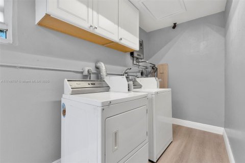 Villa ou maison à louer à Fort Lauderdale, Floride: 2 chambres, 157.19 m2 № 1985202 - photo 19