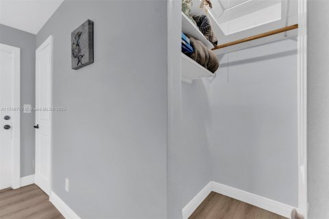 Villa ou maison à louer à Fort Lauderdale, Floride: 2 chambres, 157.19 m2 № 1985202 - photo 8