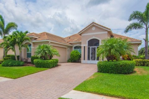 Casa en venta en Vero Beach, Florida, 4 dormitorios, 234.3 m2 № 1800638 - foto 2