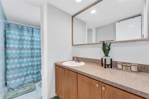 Condominio en venta en Miami, Florida, 2 dormitorios, 86.4 m2 № 2013658 - foto 13