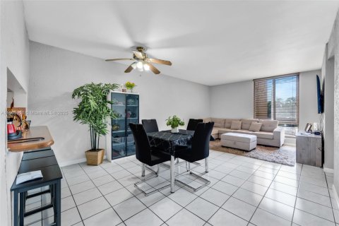 Condominio en venta en Miami, Florida, 2 dormitorios, 86.4 m2 № 2013658 - foto 5