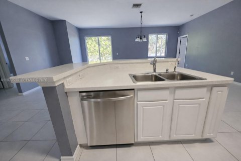 Villa ou maison à louer à Lehigh Acres, Floride: 3 chambres, 185.34 m2 № 2034077 - photo 13