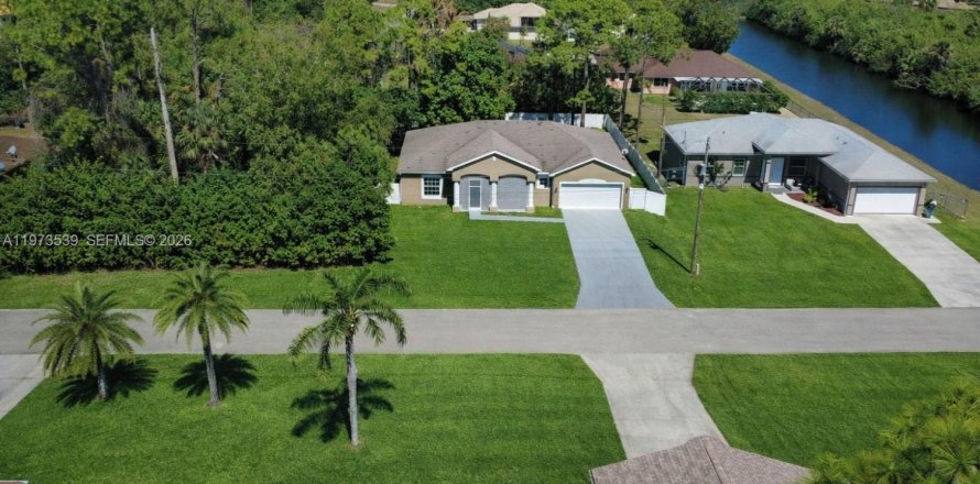 Villa ou maison à Lehigh Acres, Floride 3 chambres, 185.34 m2 № 2034077