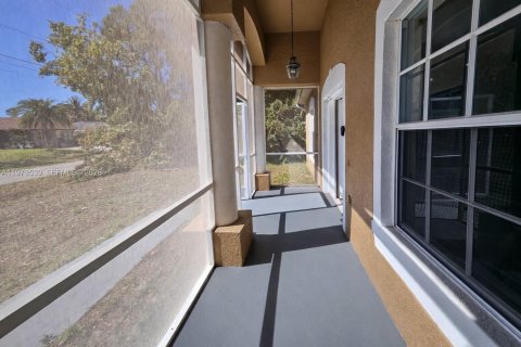 Villa ou maison à louer à Lehigh Acres, Floride: 3 chambres, 185.34 m2 № 2034077 - photo 3