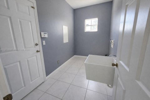 Villa ou maison à louer à Lehigh Acres, Floride: 3 chambres, 185.34 m2 № 2034077 - photo 18