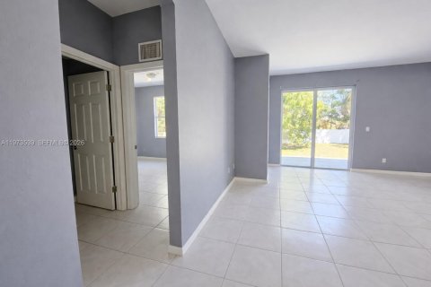 Villa ou maison à louer à Lehigh Acres, Floride: 3 chambres, 185.34 m2 № 2034077 - photo 28