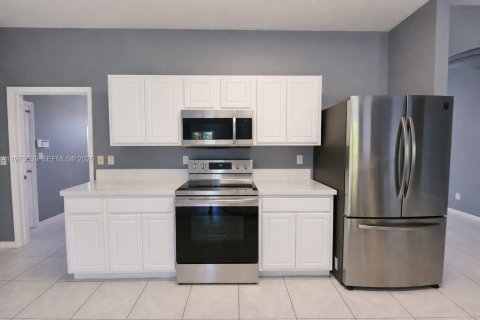 Villa ou maison à louer à Lehigh Acres, Floride: 3 chambres, 185.34 m2 № 2034077 - photo 10