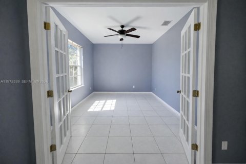 Villa ou maison à louer à Lehigh Acres, Floride: 3 chambres, 185.34 m2 № 2034077 - photo 9