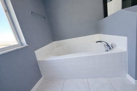 Villa ou maison à louer à Lehigh Acres, Floride: 3 chambres, 185.34 m2 № 2034077 - photo 24