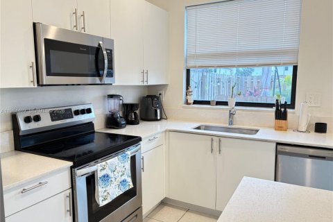 Купить таунхаус в Хомстед, Флорида 3 спальни, 123.37м2, № 2045827 - фото 4