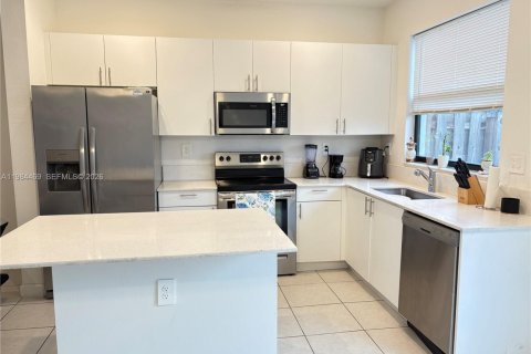 Купить таунхаус в Хомстед, Флорида 3 спальни, 123.37м2, № 2045827 - фото 3