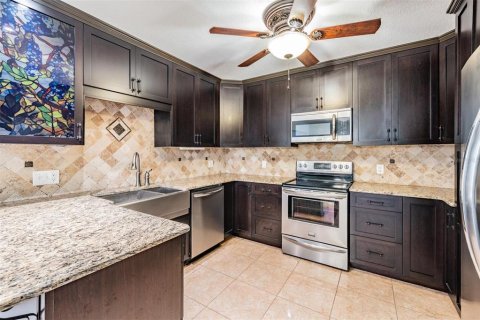 House in Palm Harbor, Florida 3 bedrooms, 147.16 sq.m. № 1680603 - photo 5
