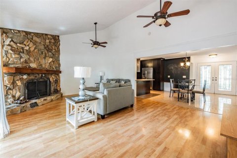 House in Palm Harbor, Florida 3 bedrooms, 147.16 sq.m. № 1680603 - photo 12