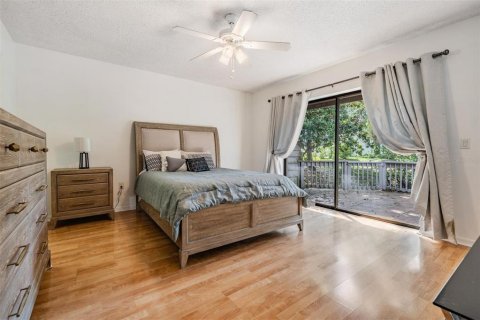 House in Palm Harbor, Florida 3 bedrooms, 147.16 sq.m. № 1680603 - photo 15