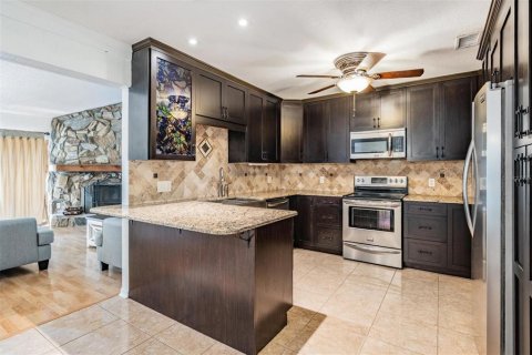 House in Palm Harbor, Florida 3 bedrooms, 147.16 sq.m. № 1680603 - photo 7