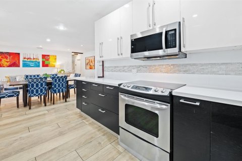 Купить виллу или дом в Майами, Флорида 4 спальни, 216.83м2, № 1695772 - фото 11